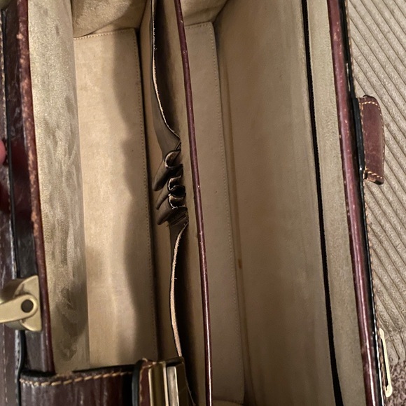 Classic Leather Briefcase in Rich Brown - Picture 7 of 8